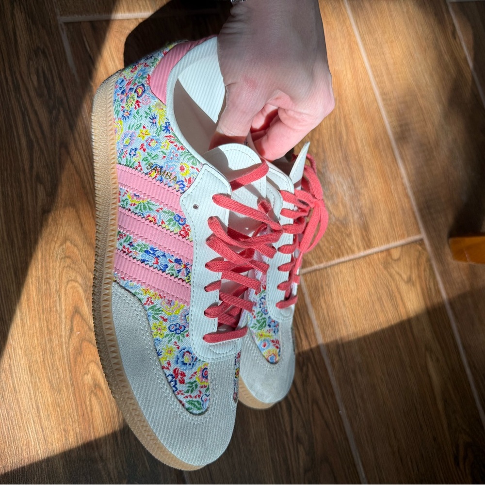 RARE ADIDAS kids size 6 which translates to women’s size 8